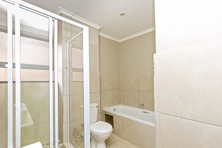 2 Bedroom Property for Sale in Die Hoewes Gauteng