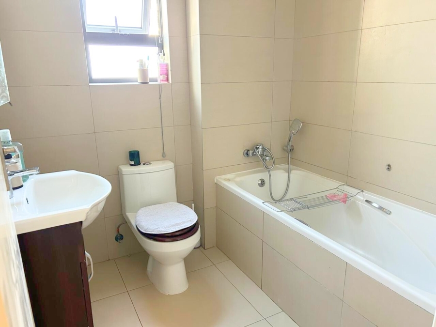 To Let 2 Bedroom Property for Rent in Fourways Gauteng