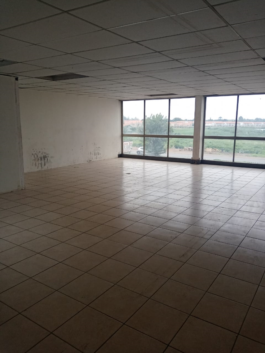 To Let Commercial Property for Rent in Anderbolt Gauteng
