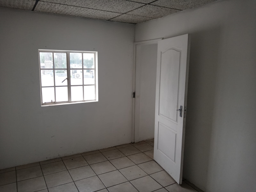 To Let Commercial Property for Rent in Anderbolt Gauteng