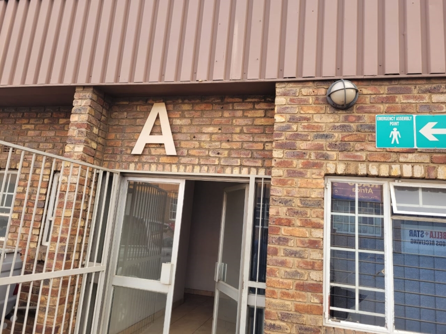 To Let Commercial Property for Rent in Anderbolt Gauteng