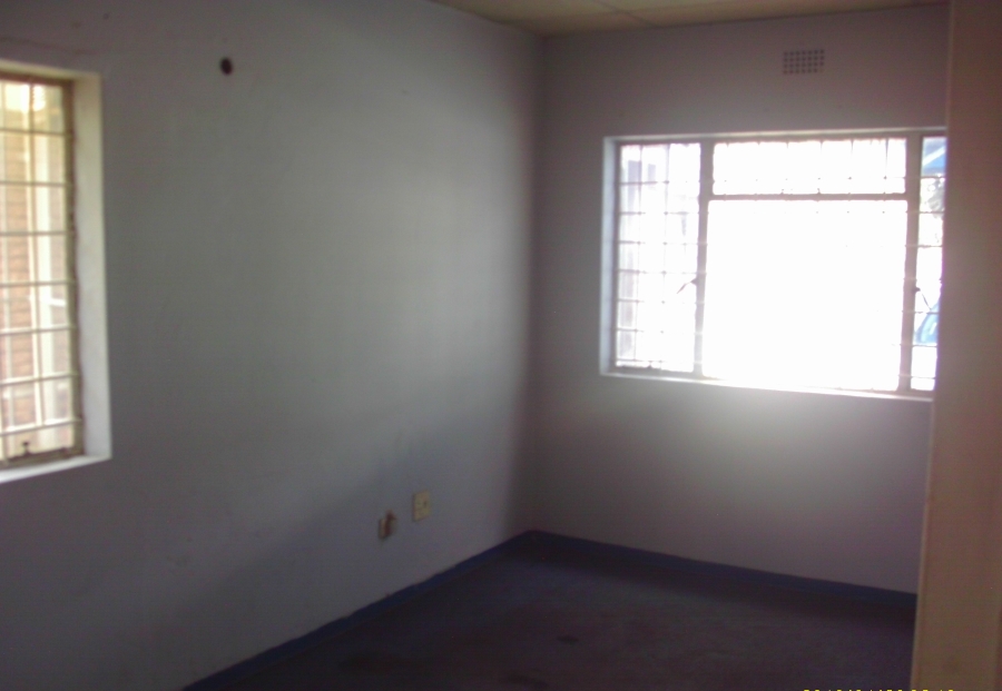 To Let Commercial Property for Rent in Anderbolt Gauteng