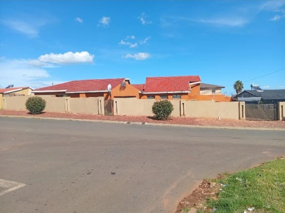 5 Bedroom Property for Sale in Lenasia South Gauteng