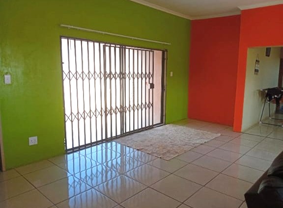 5 Bedroom Property for Sale in Lenasia South Gauteng