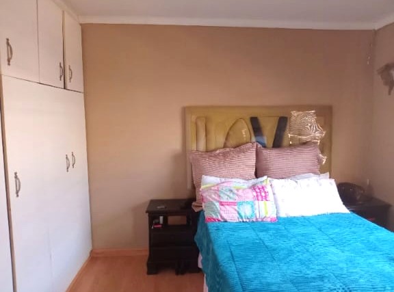5 Bedroom Property for Sale in Lenasia South Gauteng