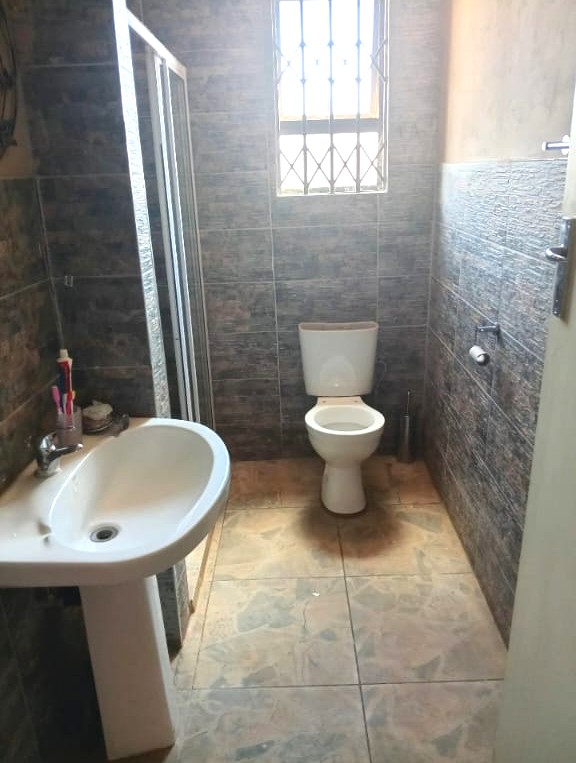 5 Bedroom Property for Sale in Lenasia South Gauteng