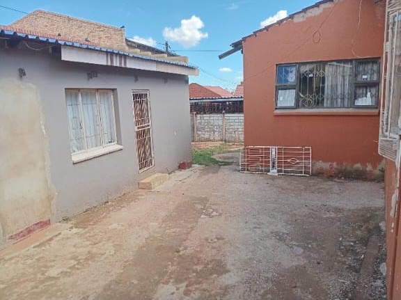 5 Bedroom Property for Sale in Lenasia South Gauteng