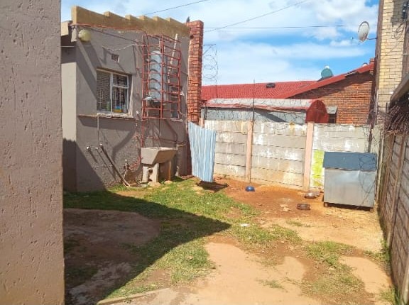 5 Bedroom Property for Sale in Lenasia South Gauteng