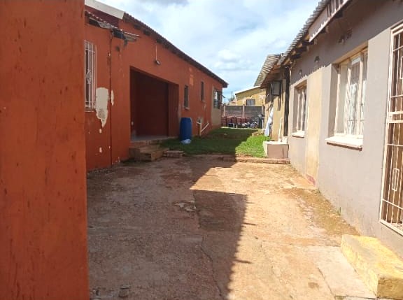5 Bedroom Property for Sale in Lenasia South Gauteng