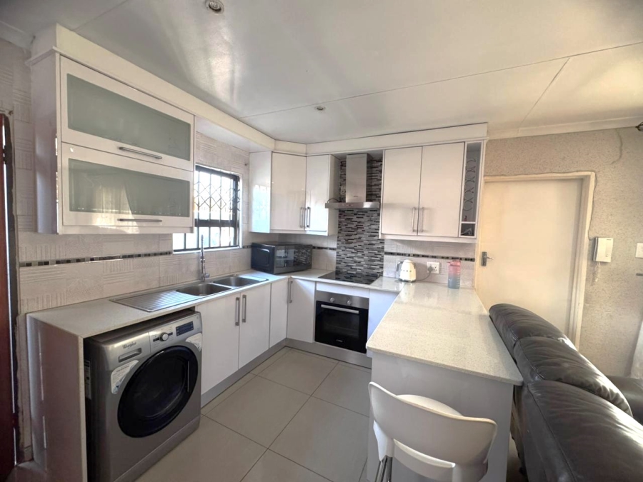 4 Bedroom Property for Sale in Klippoortje Gauteng