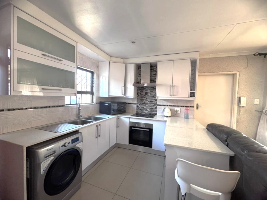 4 Bedroom Property for Sale in Klippoortje Gauteng