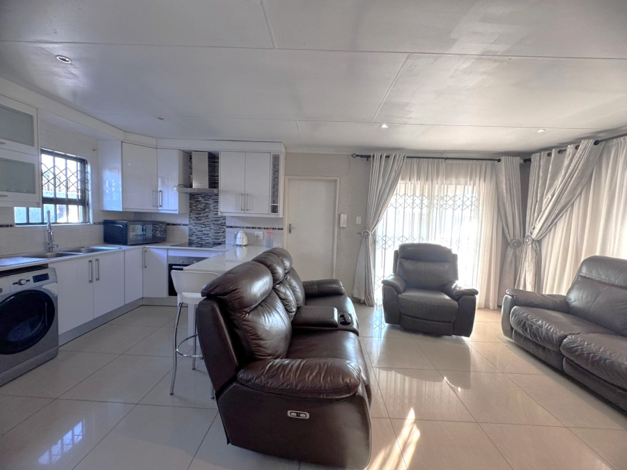 4 Bedroom Property for Sale in Klippoortje Gauteng