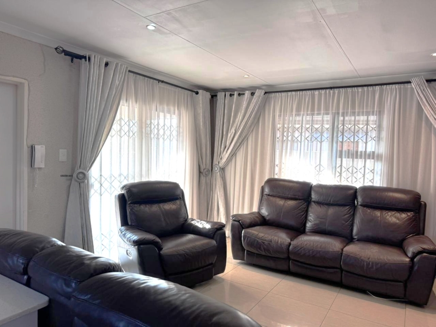 4 Bedroom Property for Sale in Klippoortje Gauteng