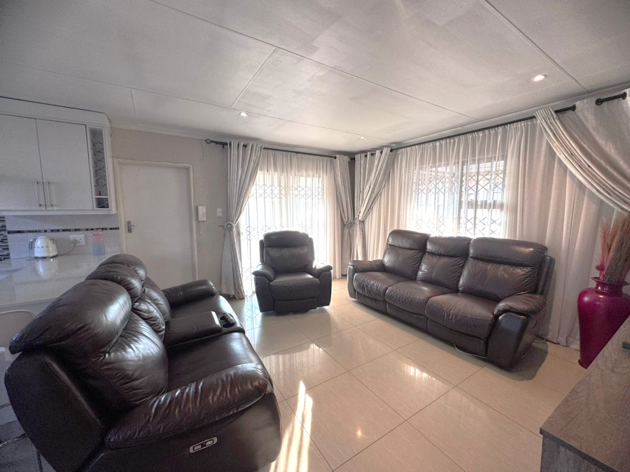 4 Bedroom Property for Sale in Klippoortje Gauteng