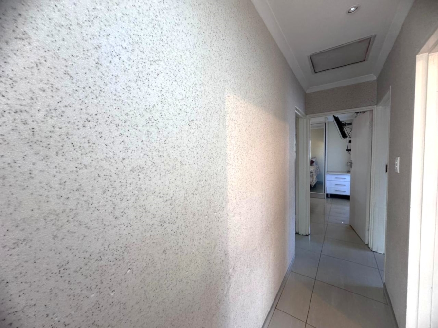 4 Bedroom Property for Sale in Klippoortje Gauteng