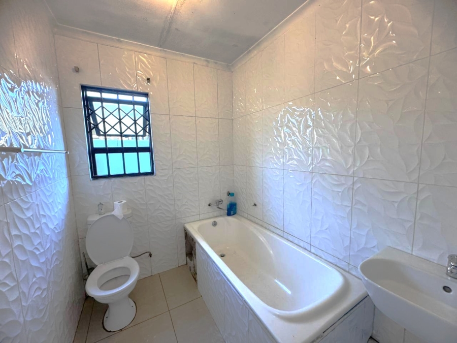 4 Bedroom Property for Sale in Klippoortje Gauteng