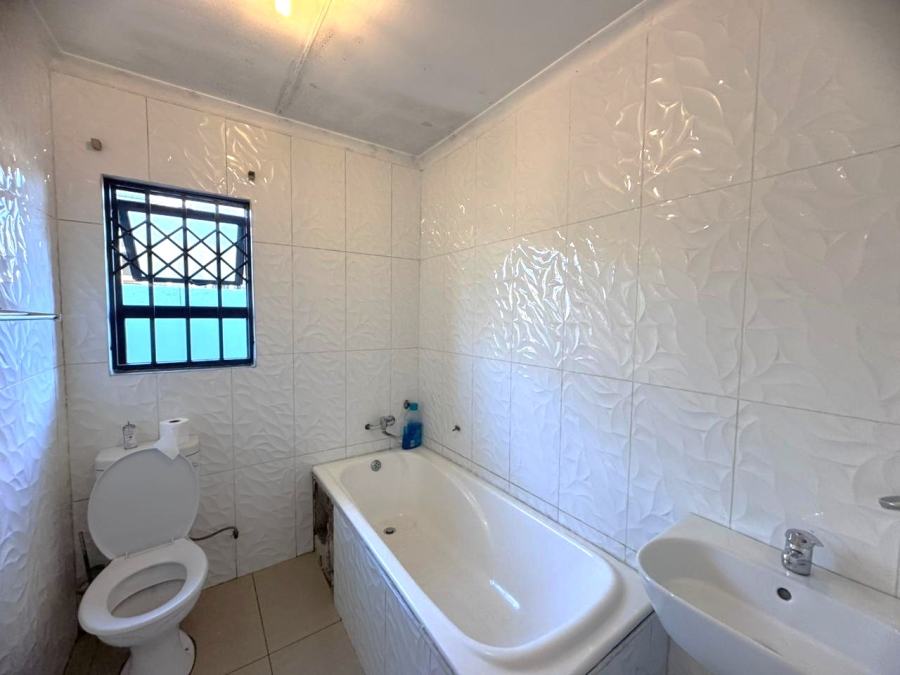 4 Bedroom Property for Sale in Klippoortje Gauteng