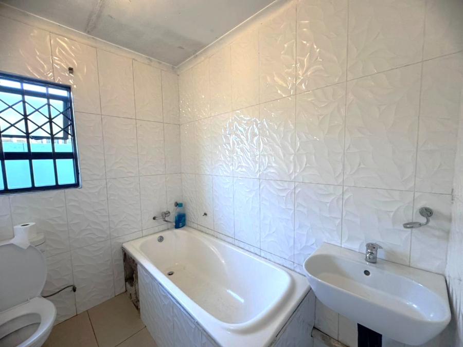 4 Bedroom Property for Sale in Klippoortje Gauteng