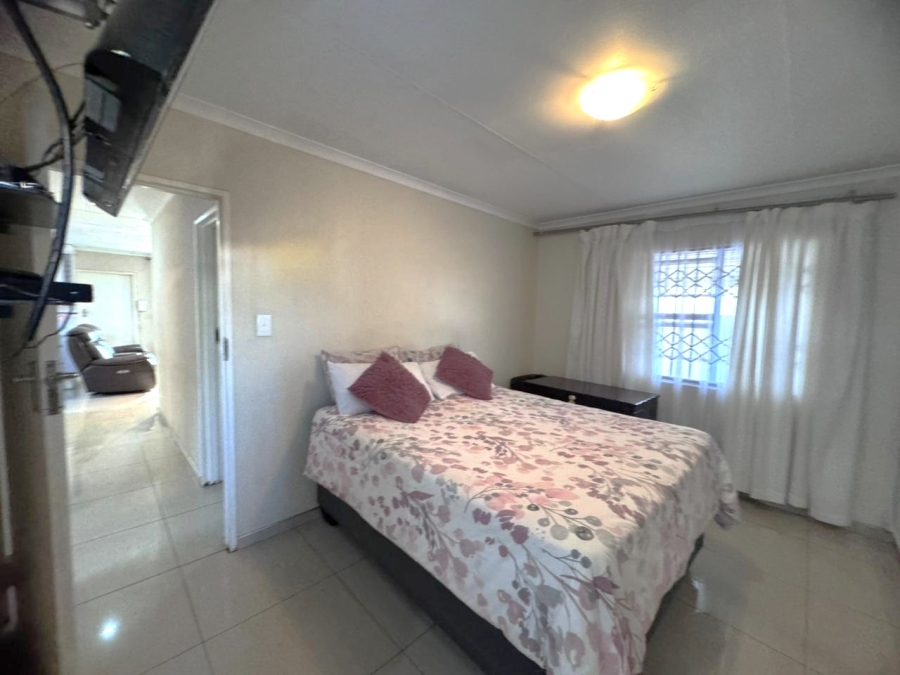 4 Bedroom Property for Sale in Klippoortje Gauteng