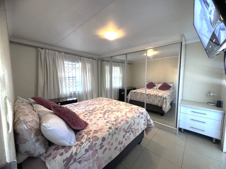 4 Bedroom Property for Sale in Klippoortje Gauteng