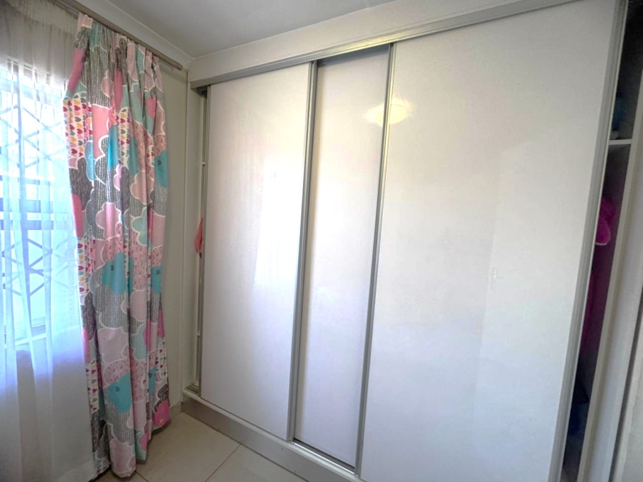 4 Bedroom Property for Sale in Klippoortje Gauteng