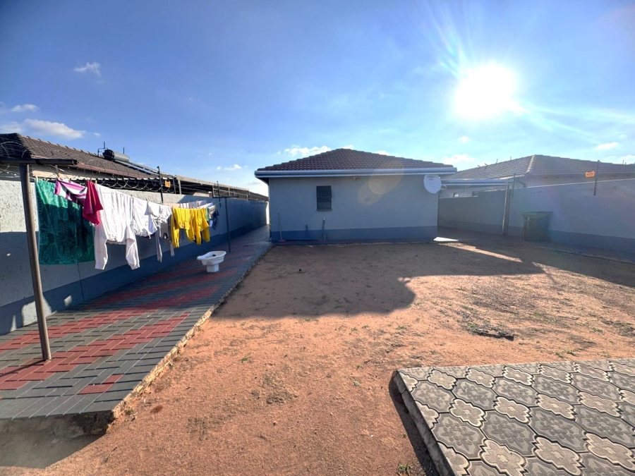 4 Bedroom Property for Sale in Klippoortje Gauteng