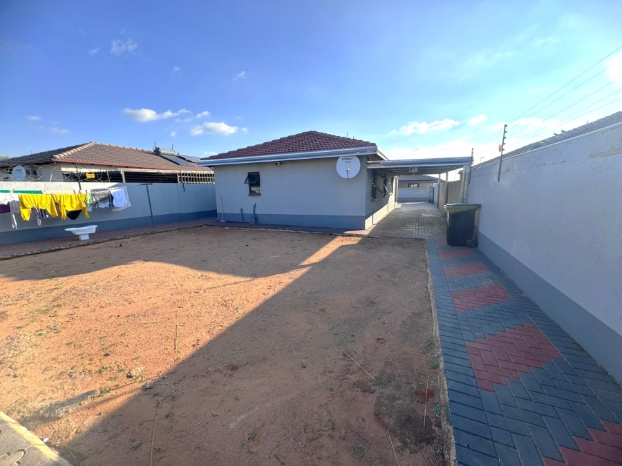 4 Bedroom Property for Sale in Klippoortje Gauteng