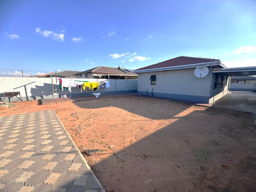 4 Bedroom Property for Sale in Klippoortje Gauteng