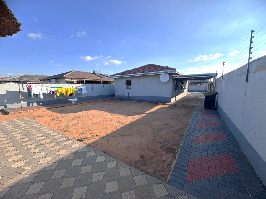 4 Bedroom Property for Sale in Klippoortje Gauteng