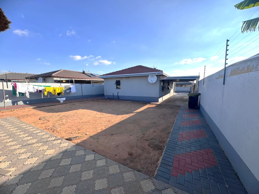 4 Bedroom Property for Sale in Klippoortje Gauteng