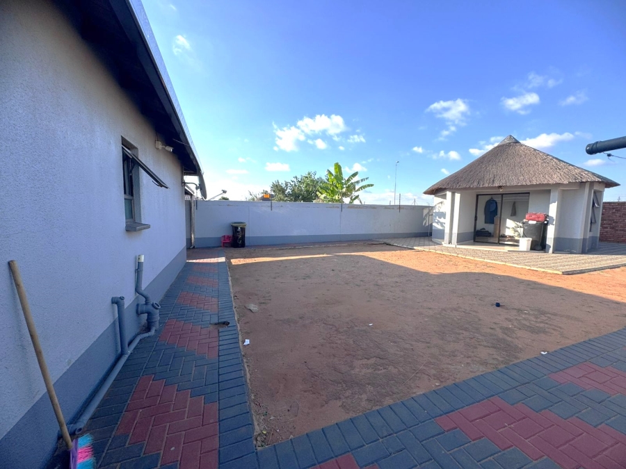 4 Bedroom Property for Sale in Klippoortje Gauteng