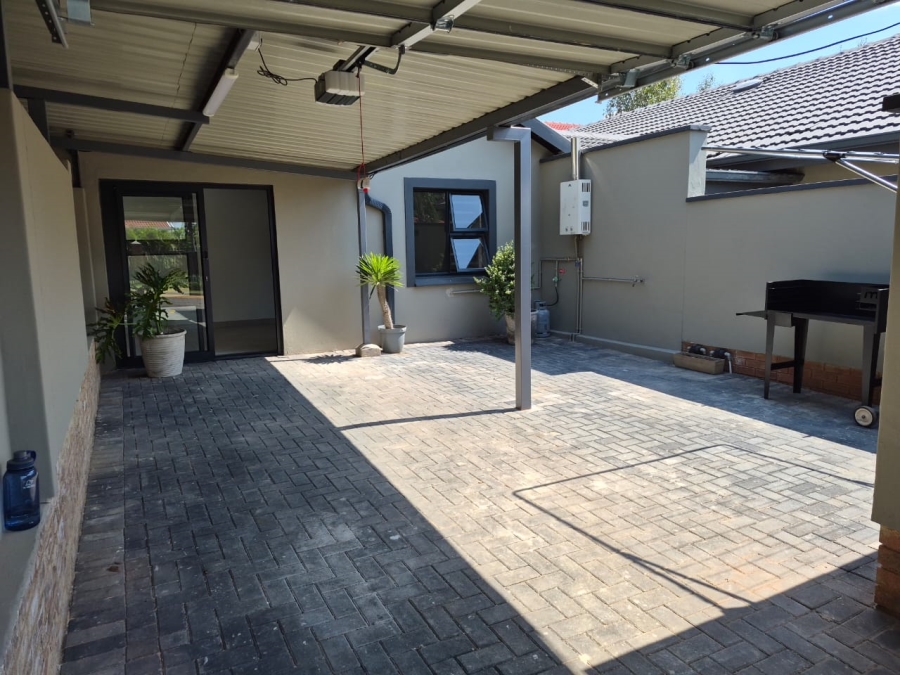 To Let 1 Bedroom Property for Rent in Magalieskruin Gauteng