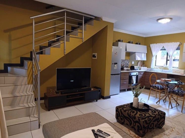 2 Bedroom Property for Sale in Rooihuiskraal North Gauteng