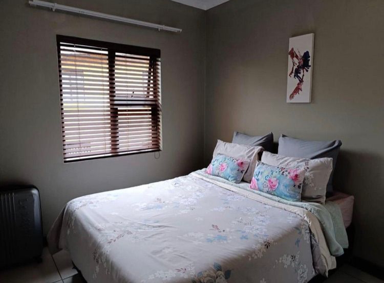 2 Bedroom Property for Sale in Rooihuiskraal North Gauteng