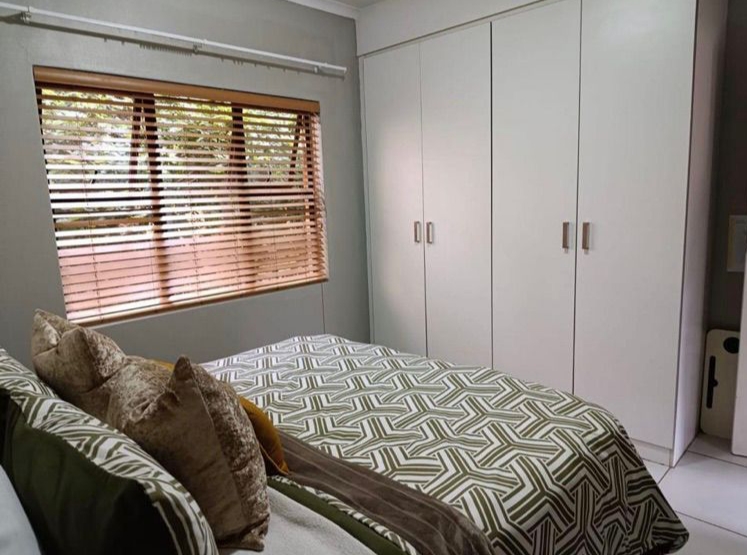 2 Bedroom Property for Sale in Rooihuiskraal North Gauteng