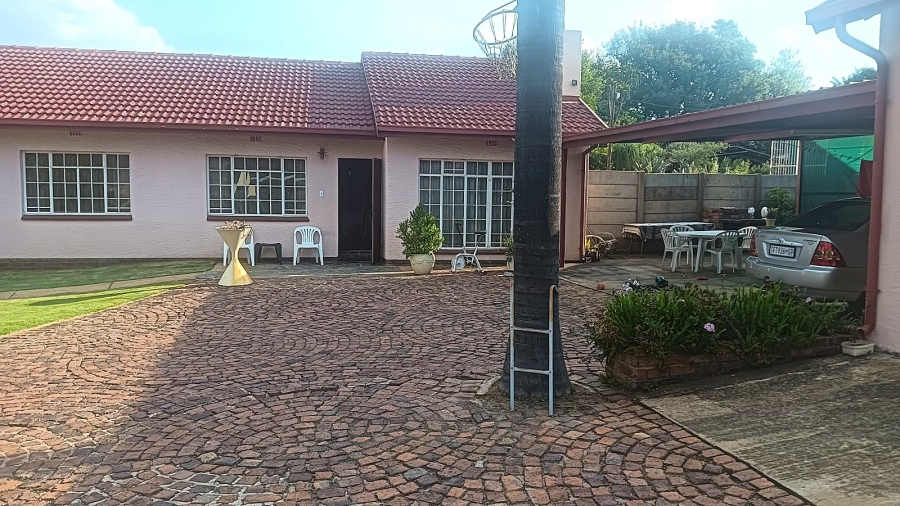 4 Bedroom Property for Sale in Esther Park Gauteng