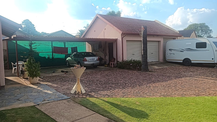 4 Bedroom Property for Sale in Esther Park Gauteng