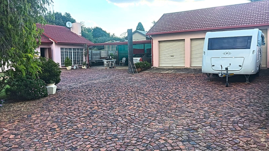 4 Bedroom Property for Sale in Esther Park Gauteng