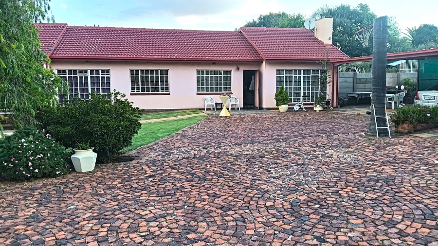 4 Bedroom Property for Sale in Esther Park Gauteng