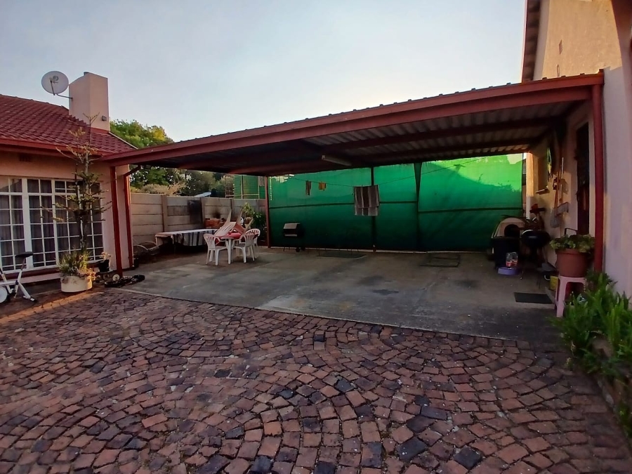 4 Bedroom Property for Sale in Esther Park Gauteng