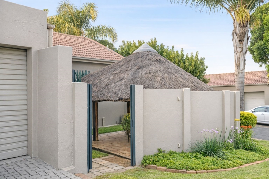 To Let 2 Bedroom Property for Rent in North Riding Gauteng