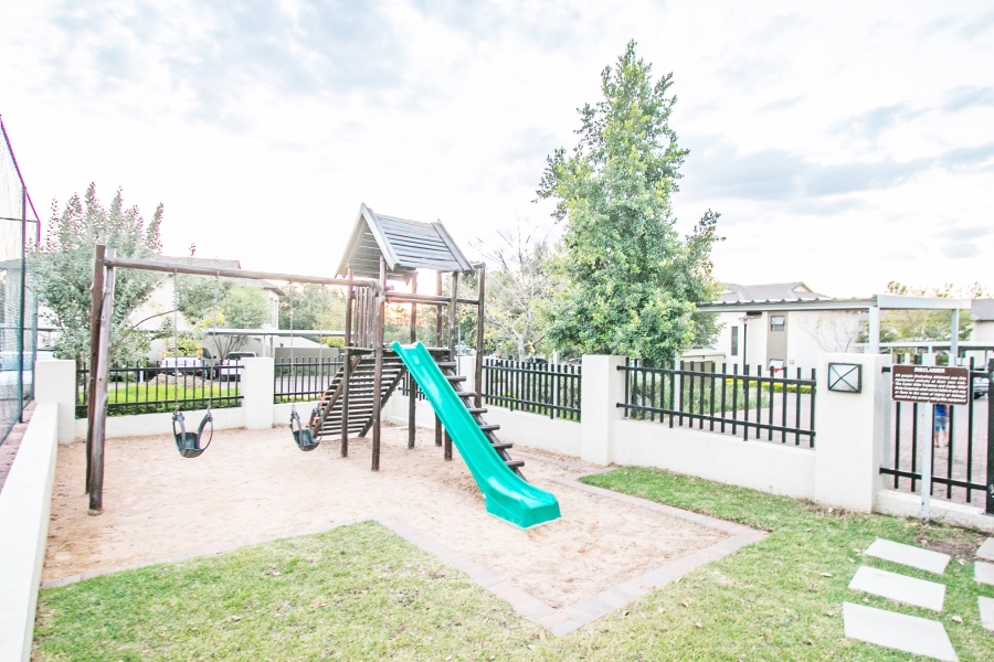 To Let 2 Bedroom Property for Rent in Fourways Gauteng