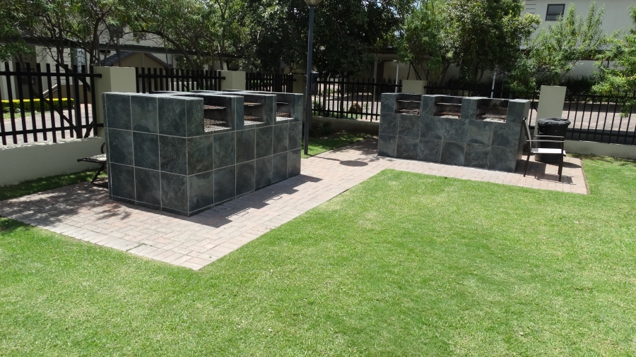 To Let 2 Bedroom Property for Rent in Fourways Gauteng