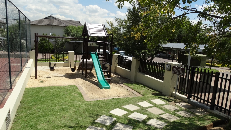 To Let 2 Bedroom Property for Rent in Fourways Gauteng