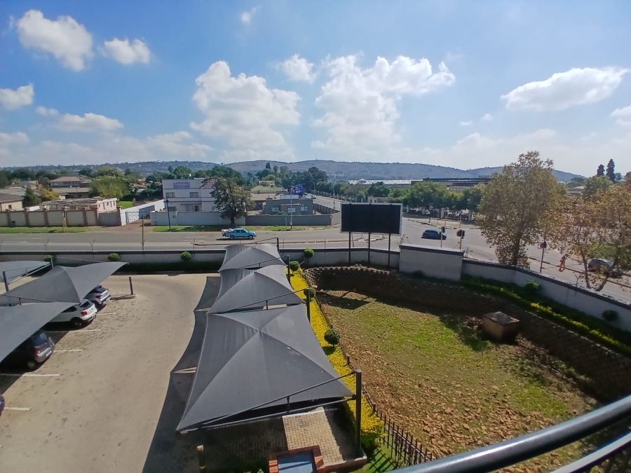 To Let 1 Bedroom Property for Rent in Kensington Gauteng