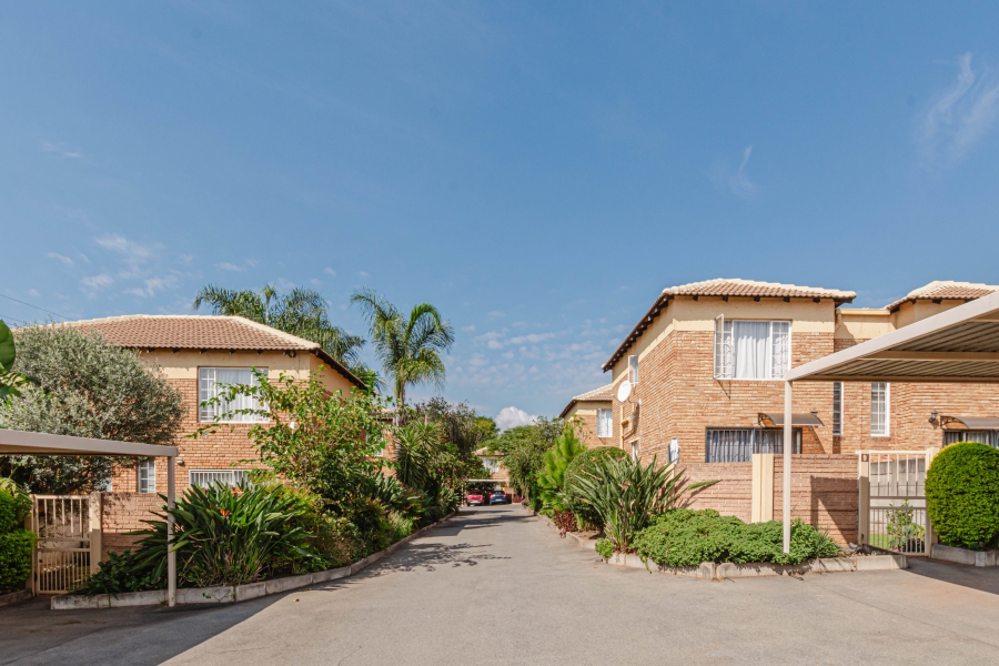 2 Bedroom Property for Sale in North Riding Gauteng