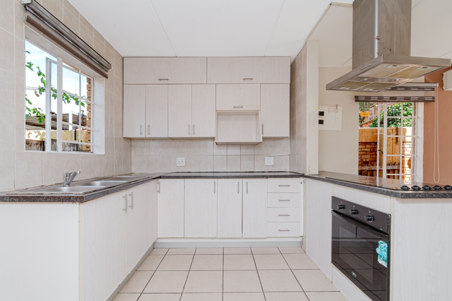 2 Bedroom Property for Sale in North Riding Gauteng