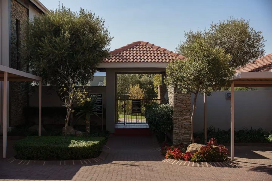 To Let 2 Bedroom Property for Rent in Fourways Gauteng