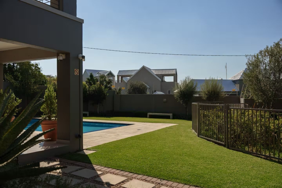 To Let 2 Bedroom Property for Rent in Fourways Gauteng