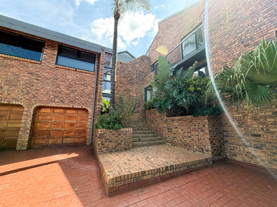 6 Bedroom Property for Sale in Moreleta Park Gauteng